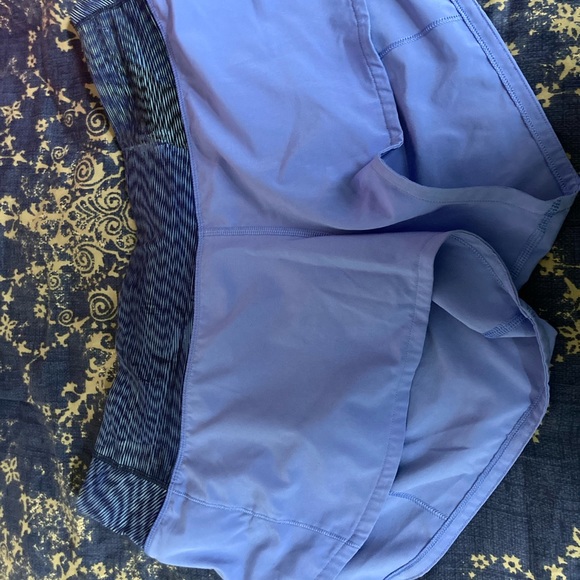 Lululemon Speed Up Low Rise shorts 2.5”. EUC sz 8 - Picture 2 of 5